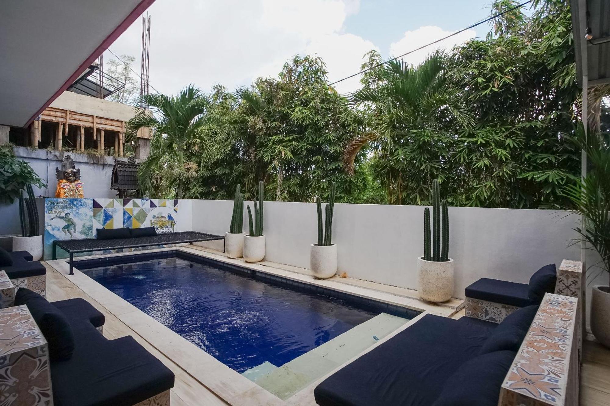 Margarita Surf Hostel Canggu Eksteriør billede